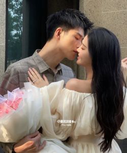 XUYÊN THÀNH NỮ PHẢN DIỆN TÔI BỎ NAM CHÍNH CHỈ VÌ TIỀN